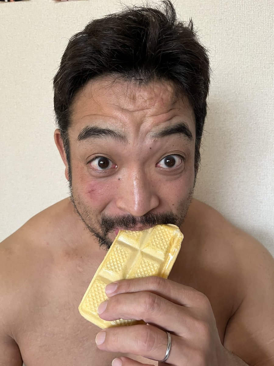 昨日の練習でほっぺた擦っちゃった😛
関本にとってはとても幸せな傷。
関本元気です✌️