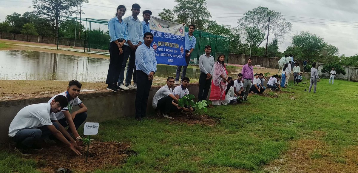 NSSRDUPUK's tweet photo. The NSS Cell of Rani Lakshmibai Central Agricultural University, Jhansi UP organized Plantation Programme under Van Mahostav 

#VanMahotsav  #MYBharat 

@YASMinistry @mansukhmandviya @khadseraksha @mybharatgov @_NSSIndia  @RLBCAU_NSS https://t.co/SnryUnLCj5