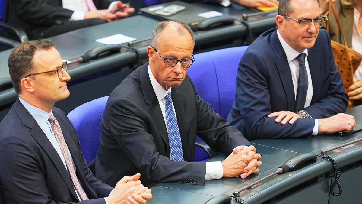 Wenn der Bundestag kein #Zirkuszelt ist, warum sitzen dann so viele Clowns da...?