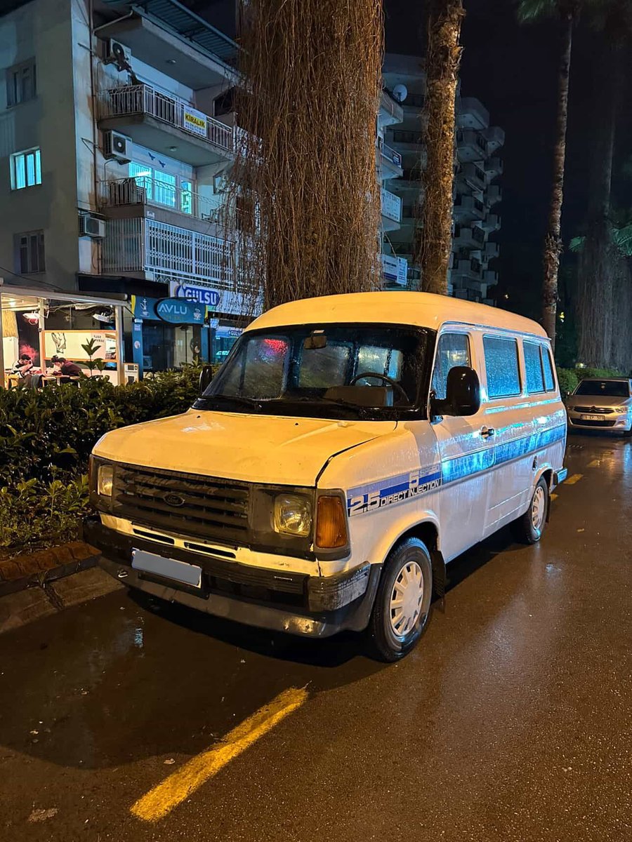 feelthizz's tweet photo. Düşünsene
Sen, ben ve bu araçla alaçatı yolu.. https://t.co/1zP8EvlYXQ
