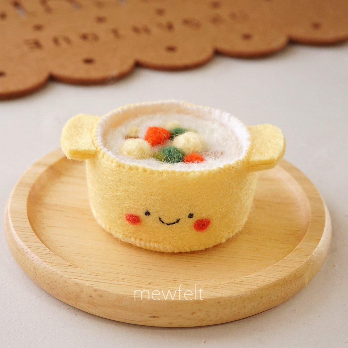mewfelt's tweet image. クリームシチューさん🍲´-
色んな角度から撮ってみました
 #羊毛フェルト  #ハンドメイド  #手芸