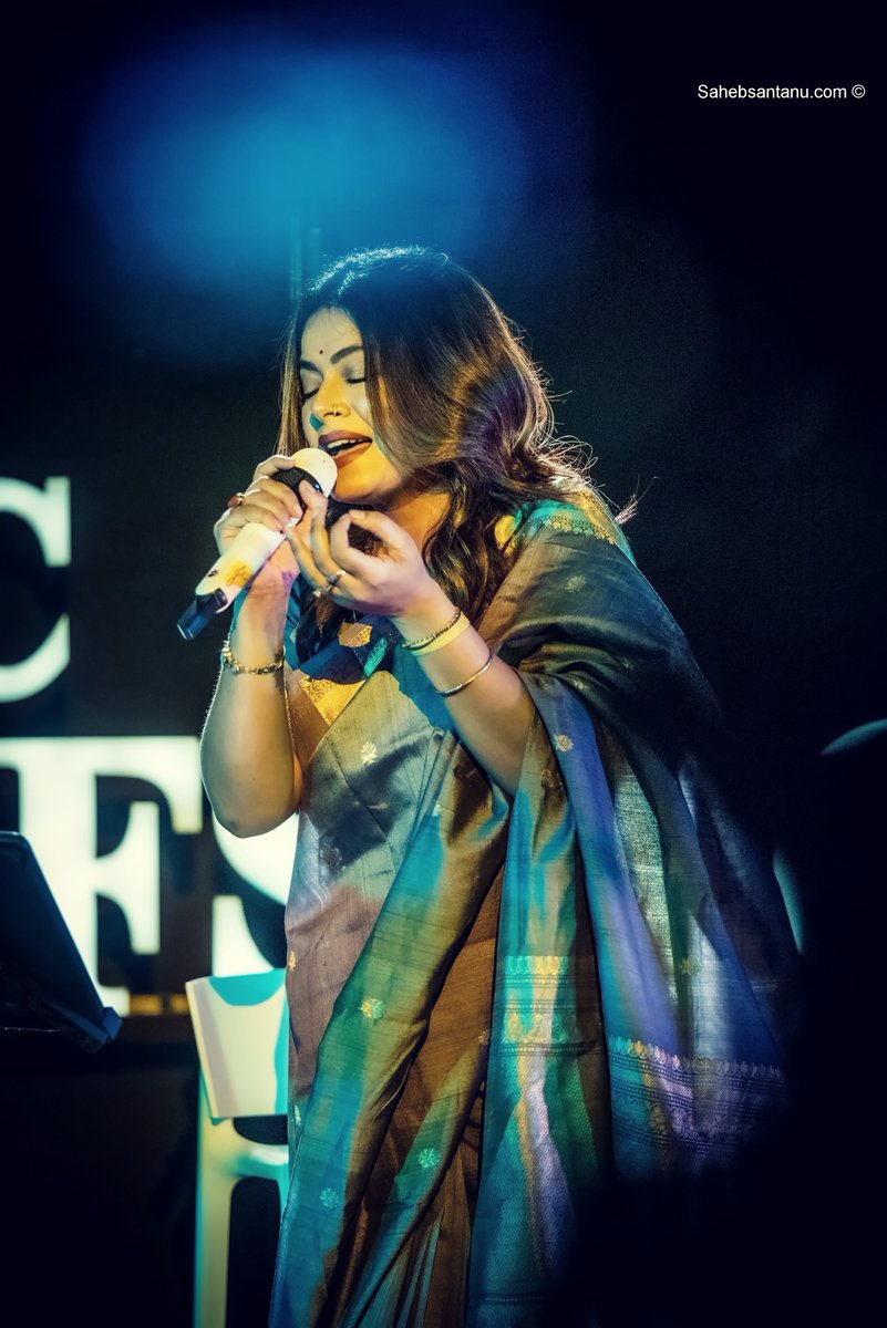 imannmusic's tweet photo. Raw. Intimate. Honest. KCC Offstage Season 2 — a stage where I could just be. 🎙️❤️
.
.
.
.
#kccoffstageseason2 #ImanChakrabortyLive #moments #Grateful #TeamTogetherness https://t.co/30lkviGCmm