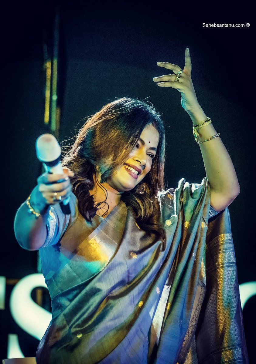 imannmusic's tweet photo. Raw. Intimate. Honest. KCC Offstage Season 2 — a stage where I could just be. 🎙️❤️
.
.
.
.
#kccoffstageseason2 #ImanChakrabortyLive #moments #Grateful #TeamTogetherness https://t.co/30lkviGCmm