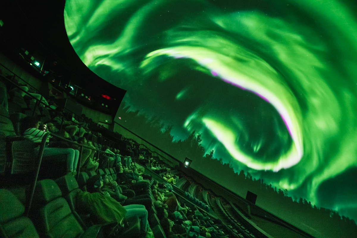 Las auroras boreales han inspirado mitos y leyendas durante siglos

En la proyección #AurorasLucesdelNorte puedes explorar su estudio, origen, colores y hasta cómo se ven desde la Estación Espacial Internacional 

#Hemisfèric