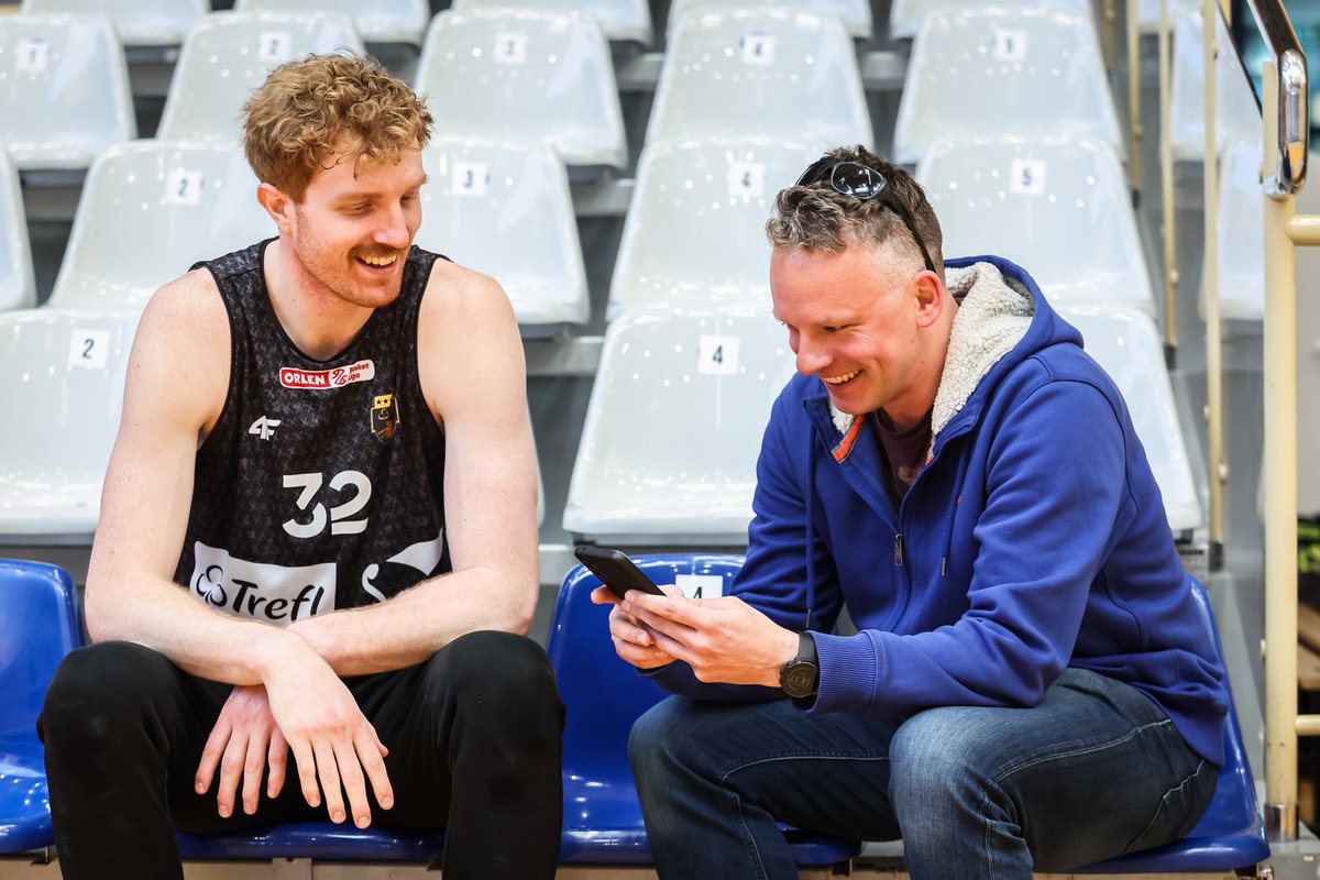 📆 | 2 lipca świętujemy Dzień Dziennikarza Sportowego 🎙️

Wszystkim przedstawicielom mediów dziękujemy za współpracę - to dzięki Waszym materiałom zdobyliśmy nagrodę Najbardziej Medialnego Klubu #plkpl 🤝