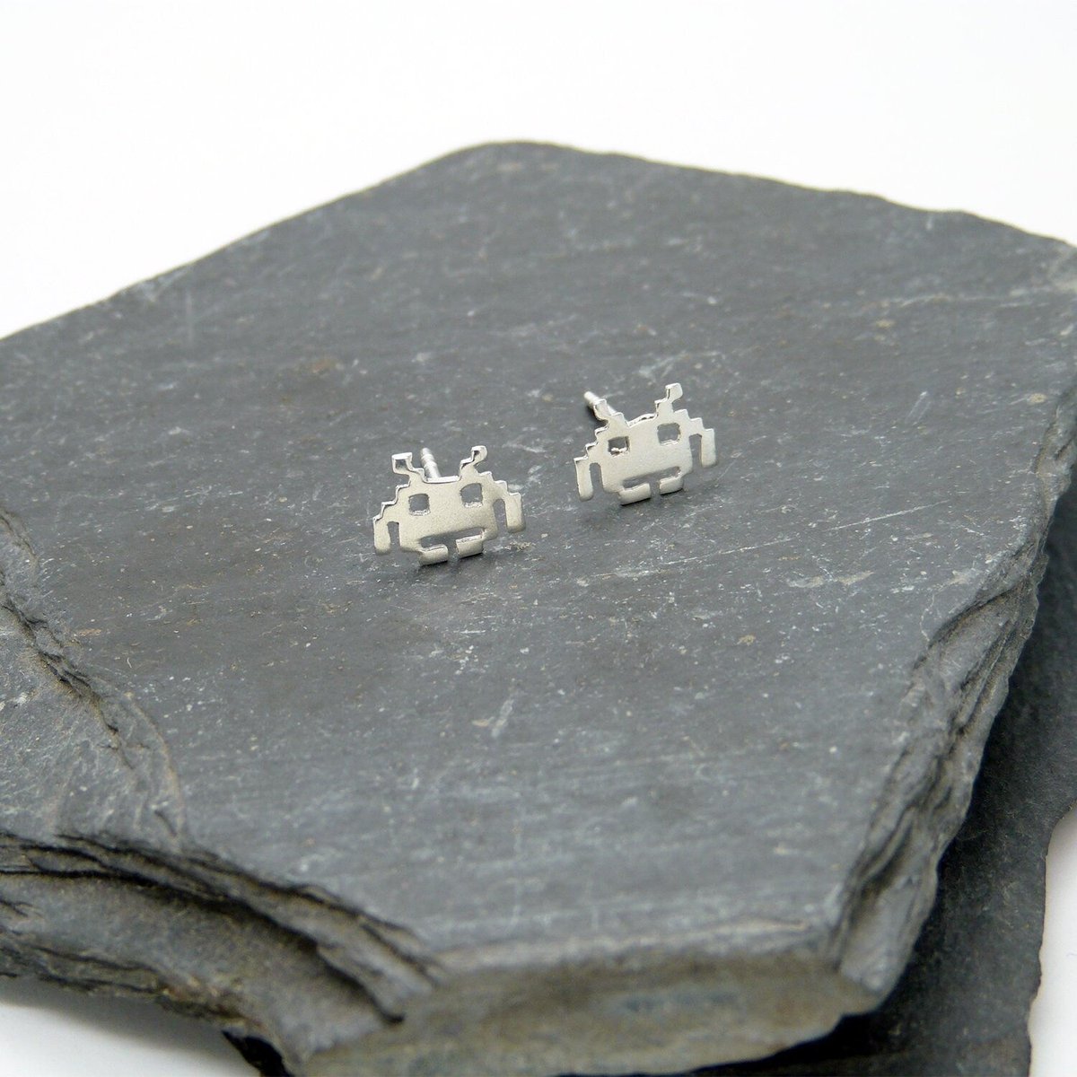 Plataica's tweet photo. Paaa, maaaa, dame 5 duritos para la maquinita!!! ...pooorfis 🙏.
Pendientes de plata 925 #SpaceInvaders 👾 Aliens
👉 https://t.co/aJq2Xlt7Tt
#Aliens #geek #flashinvaders #invader #arcadegames #retrogaming #retrogames #arcade #joyeríaartesanal #hechoamano #envíogratis https://t.co/2cWJOmdNqx