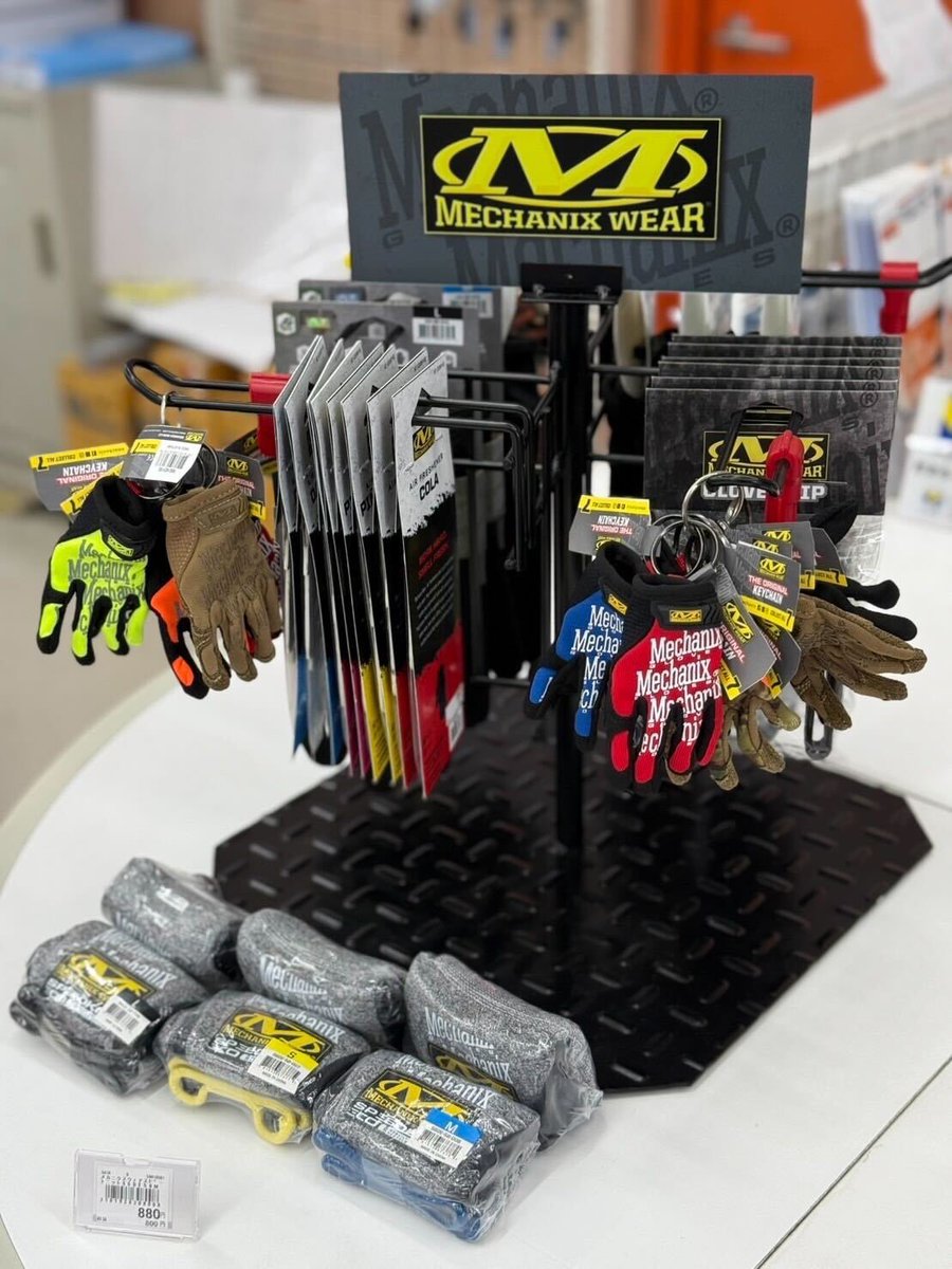 Mechanix_JP's tweet image. オートバックス座間店にて
Mechanix Wear グローブの販売が始まりました!
ぜひ店頭でチェックしてみてください🧤✨ 発売開始と同時に大人気のキーホルダーもお取り扱いしています。
@a_bzq
店舗詳細はこちらから👇🏻👇🏻👇🏻
shop.autobacs.com/ja/retail/shop…