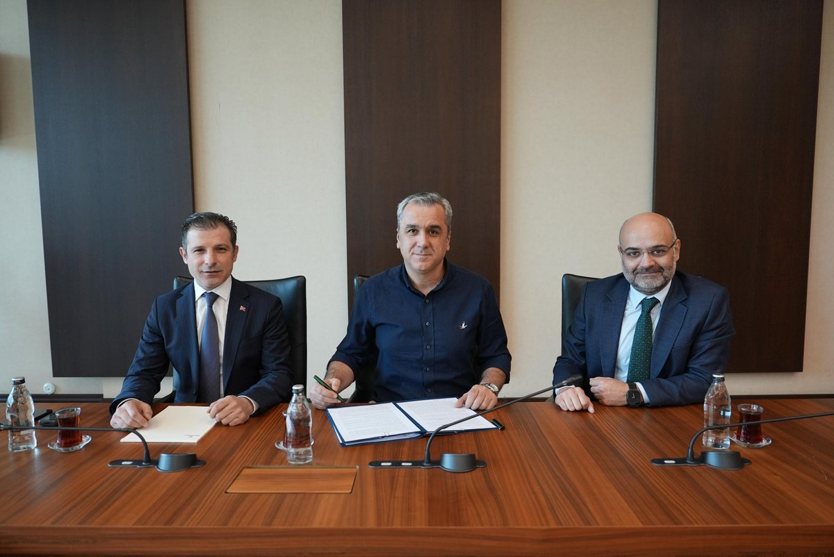 Başantrenörümüz Murat Alkaş ile Emlak Konut GYO Genel Merkezinde 1+1 yıl opsiyonlu olmak üzere resmi anlaşmaya varılmıştır. Kendisine başarı dolu bir sezon dileriz