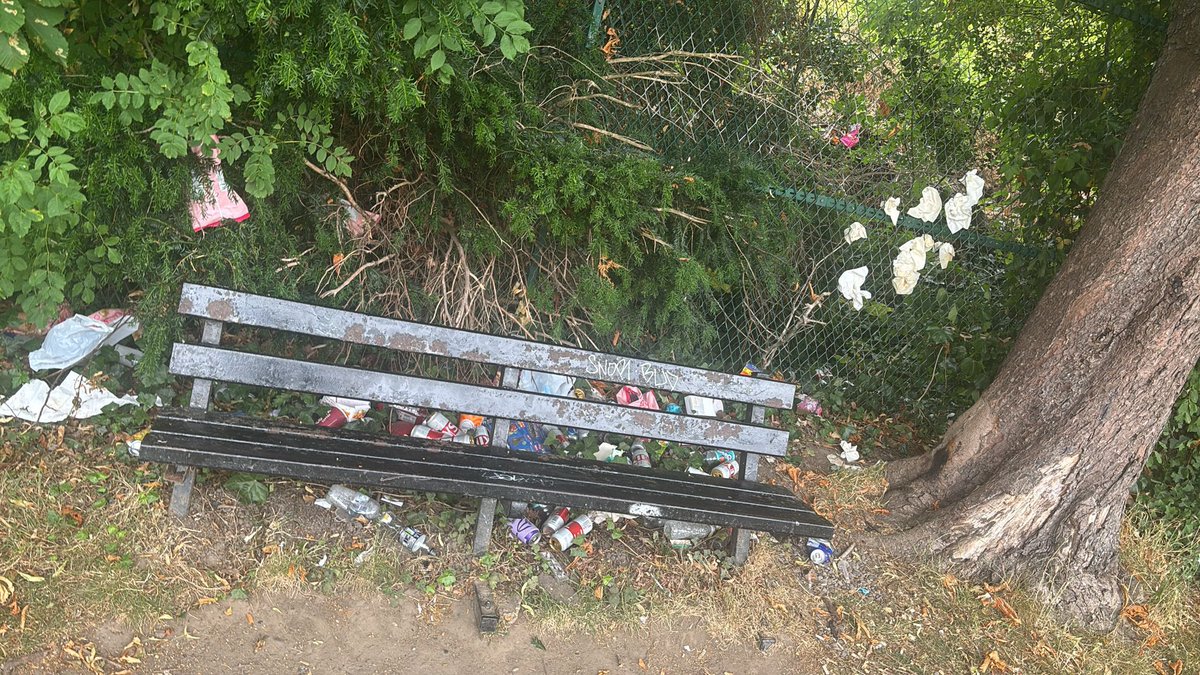 Lisa-Jane Moore tweet media