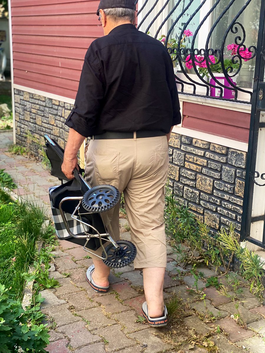 ebrucagilkalkan's tweet photo. Onun arabası var 🥰güzel mi güzel 🥳pazara da gider mi gider😂😂😂😂♥️🧿🍀 #günaydın #çarşamba #cemalim https://t.co/zvUliXt1Aq