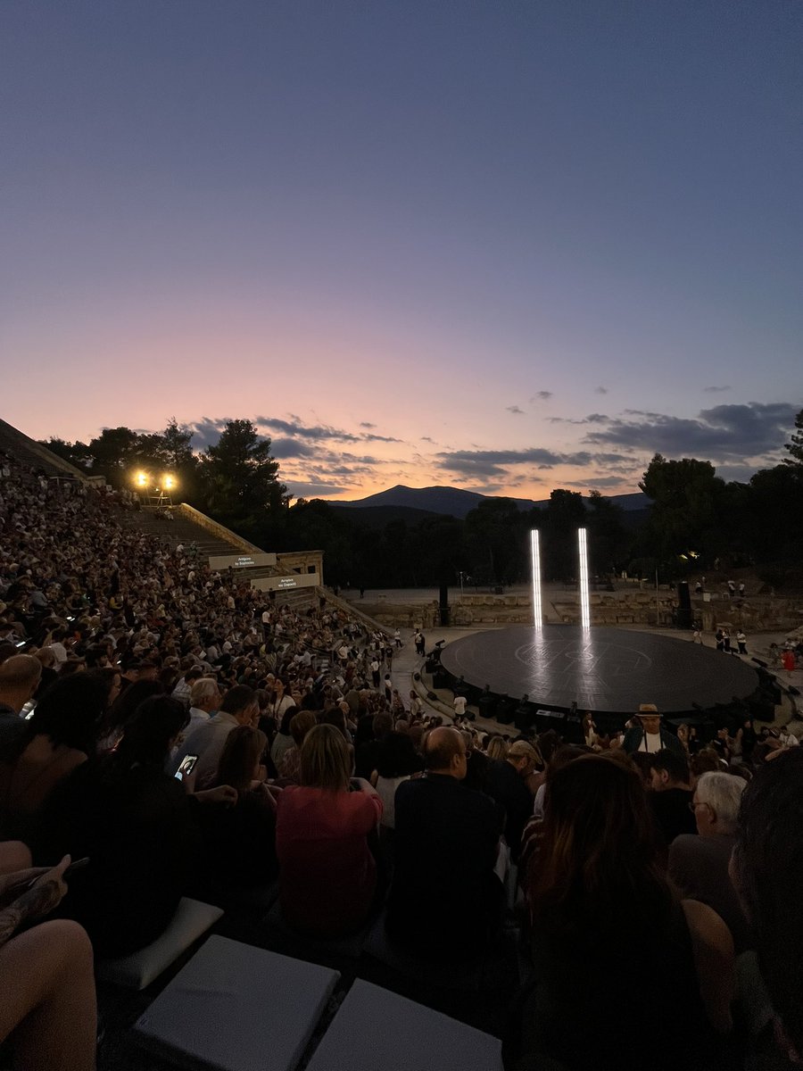jmrti's tweet photo. Antígona en Epidauro @aefestivalgr https://t.co/KnUxKodleB