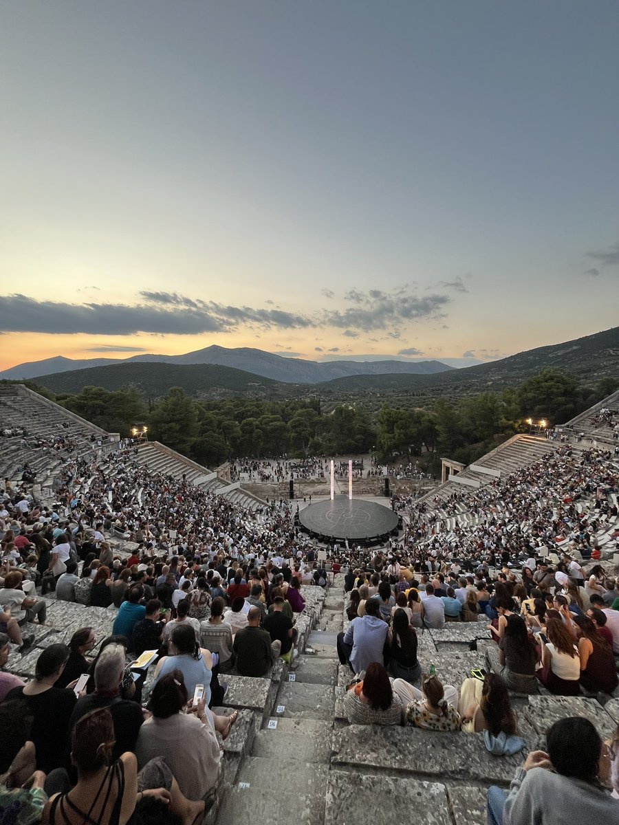 jmrti's tweet photo. Antígona en Epidauro @aefestivalgr https://t.co/KnUxKodleB