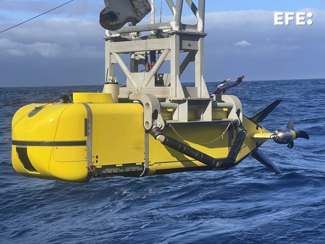 Las aguas del Atlántico, a 600 kilómetros de la costa gallega, esconden un vertedero con más de 200.000 bidones con residuos radiactivos vertidos durante casi cuatro décadas.

Una misión científica francesa ya ha localizado más de 2.000 barriles.

efe.com/medio-ambiente…