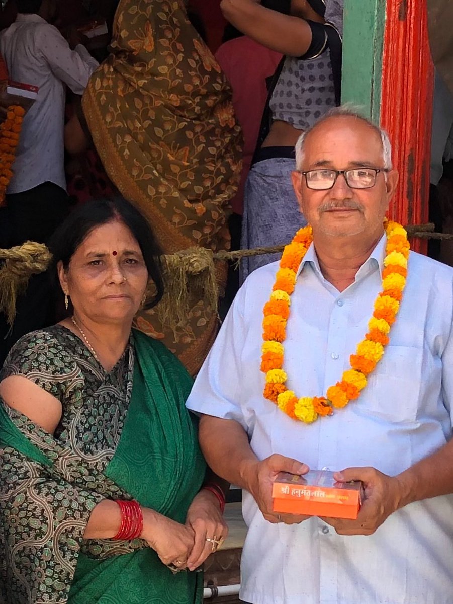 शादी की 42वी वर्षगांठ की आपको ढेरों शुभकामनाएँ पापा &amp; मम्मी 💐

#anniversary