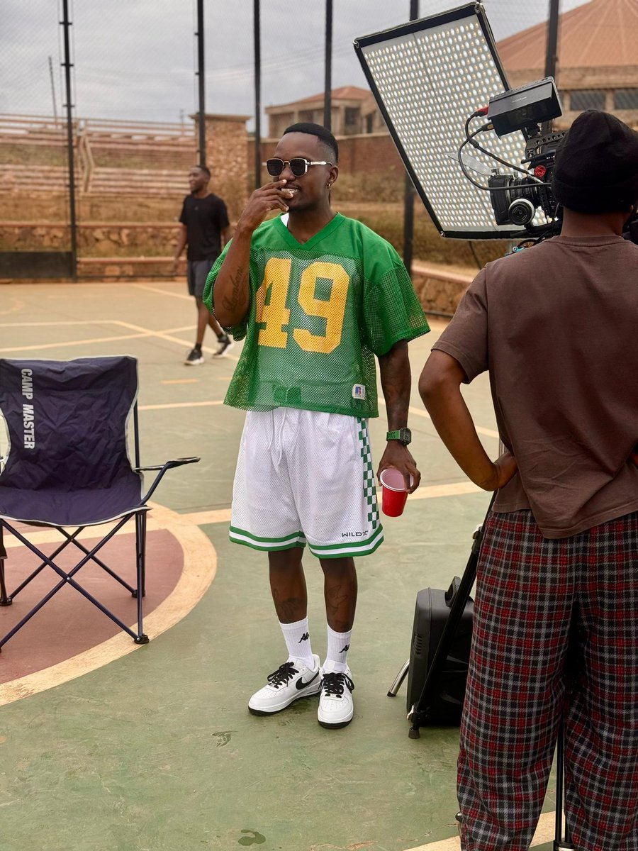 Vardy_thee_goat's tweet photo. Toast just dropped How You Do That ft. Kim of Diamonds and the visuals are next level. 🙌🏾
Shot and crafted with unmatched precision right here in Malawi.
🚨🎥: https://t.co/2dtPwilSmI
#HowYouDoThat #Toast #KimOfDiamonds https://t.co/HBryLDmRzj