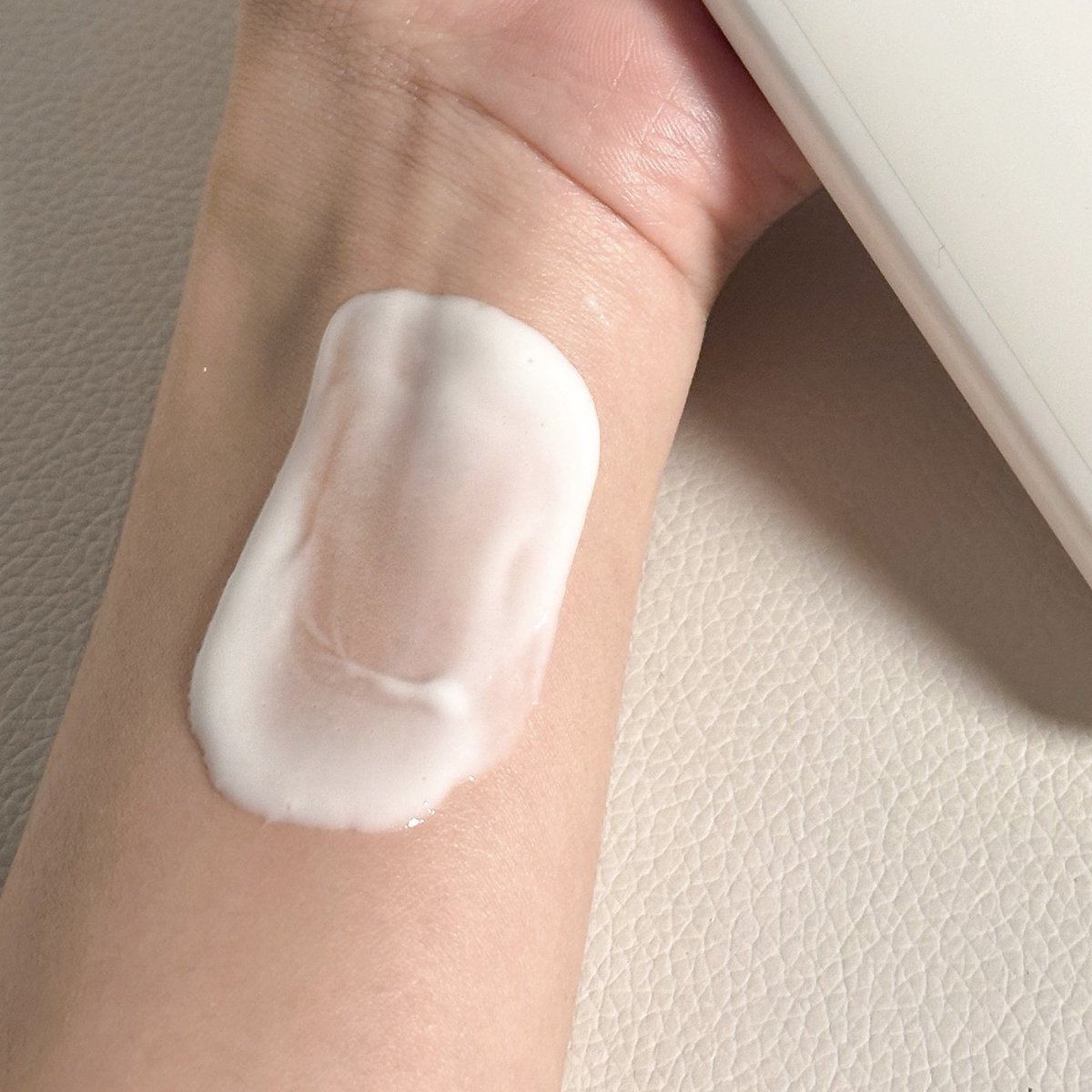 Eucerin ถ้ามีงบ อยากให้ลองมากกกกก เรียกว่าตัวจบของวงการผิวได้เลย คุ้มกับทุกบาทที่จ่ายจริงๆ แบรนด์เคลมเลยว่าเห็นผลภายใน 2 อาทิตย์ ผิวขาวขึ้น+เนียนแบบเนียนจนตกใจ ทั้งที่ยังใช้ไม่ถึงครึ่งขวดอะ กราบ thiamidol ขาวแบบมีงานวิจัยรองรับ

แนะนำซื้อจากอฟชเท่านั้น**
: s.shopee.co.th/2qJGRoG9D2