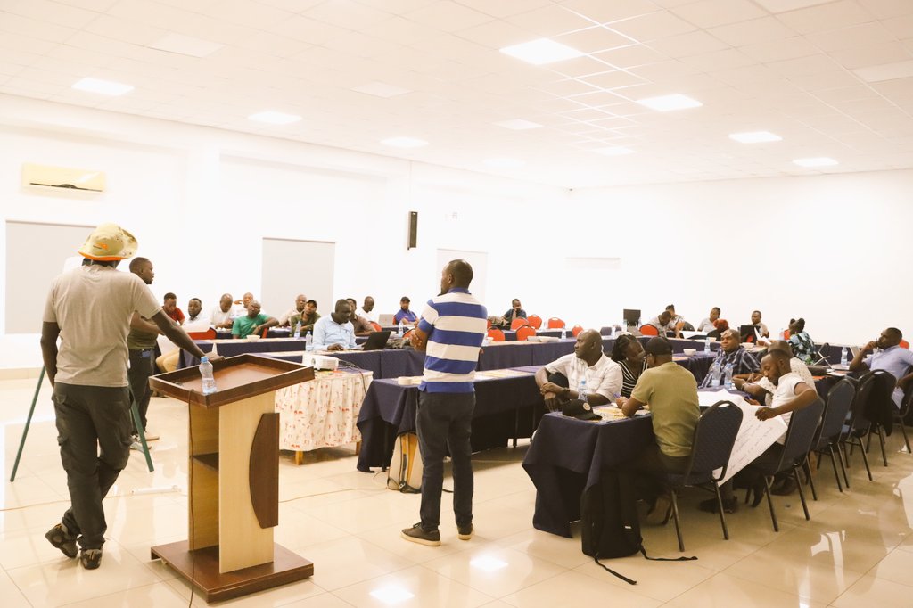 TaitaTaveta006's tweet image. 📊 @CIFOR_ICRAF Workshop Wrap-Up: Officials from Taita Taveta &amp;amp; Makueni reviewed a prototype #NatureBasedSolutions indicators dashboard to strengthen data-driven restoration reporting. 🌱 Feedback shared will help tailor the tool to county-specific needs. #FLR #NbS #Restoration