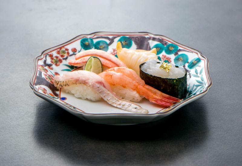 maimon_sushi's tweet photo. 皆さん今年は何度お寿司を食べましたでしょうか⁉️☺️

福袋の影響もあり月１でご来店いただいてる方も多く拝見しており嬉しいです🍣

これからも、いつでも気かがるに食べれる職人が握る北陸のお寿司を楽しんでいただけますと嬉しいです☺️✨ https://t.co/A0PqkwTsCr