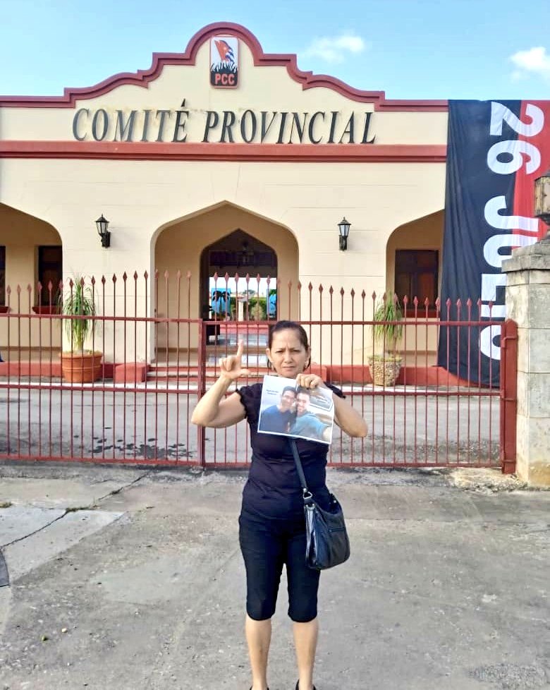 #MadreCorajeCubana
#MamádeNadiryJorgito.
#Démoslenuestroapoyo.
#ElPCCCr7m7nal.
#CastrismoesMuerte
#LibertadparaCubaYa.