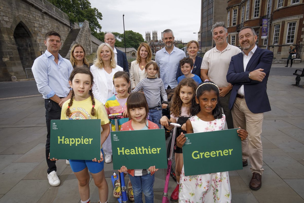 HEYCombinedAuth's tweet image. Mayor @luke11campbell has joined @Chris_Boardman @CMO_England pledging to create a 3,500 miles national Active Travel network of safe walking, wheeling and cycling routes. Connecting schools, work, shops etc to help people stay active in #Hull #EastYorkshire @fitandhealthyHEY