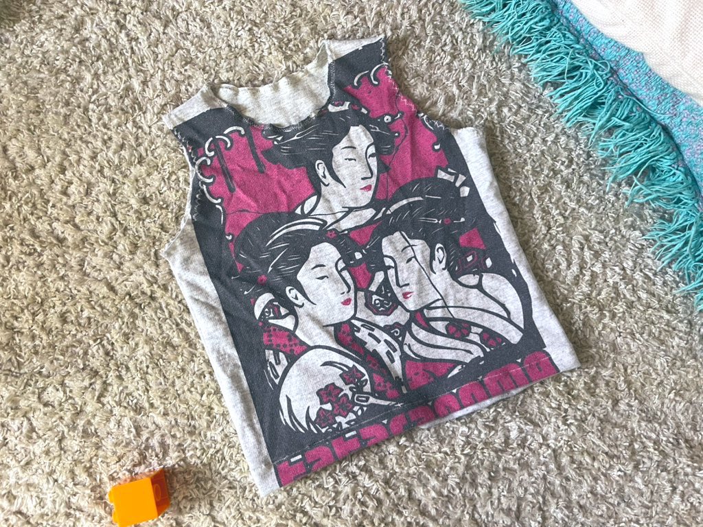 #バンドTシャツリメイク
第三弾は #たたらの目
子供用タンクトップ！

30分くらいで作れるようになったのと国宝観に行きたくなってきました