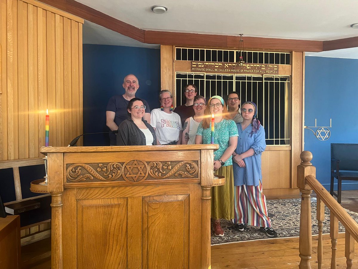 LiberalJudaism's tweet image. The South London Liberal Synagogue (SLLS) held a meaningful and musical Pride Shabbat service, put together by members of the community.
Read the full story here: liberaljudaism.org/2025/07/slls-p…