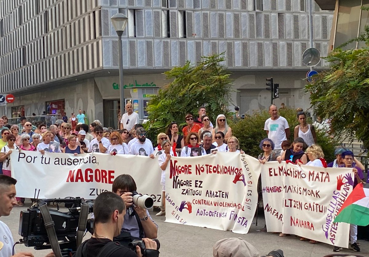 Acto en Pamplona en recuerdo de Nagore Laffage, víctima de #feminicidio sexual en Sanfermines en 2008. Nagore, una joven de 20 años, fue brutalmente agredida y estrangulada por el psiquiatra José Diego Yllanes, que se encuentra en libertad. No fue considerado "caso oficial" de