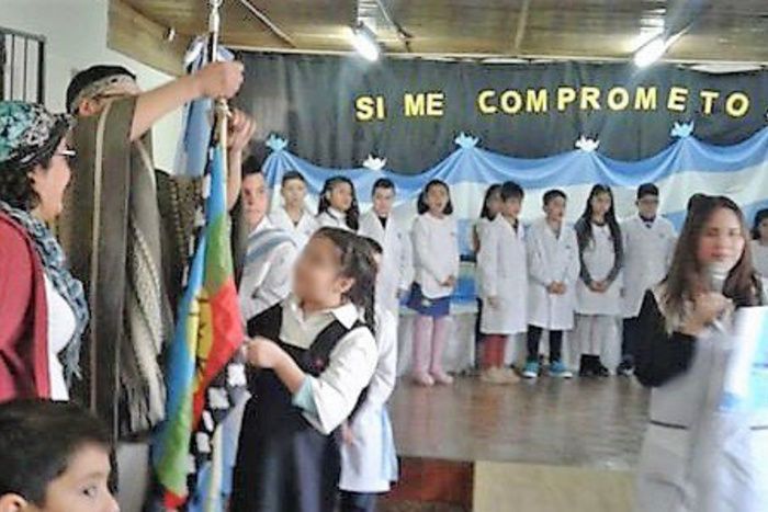 minkacomunica's tweet photo. Organizaciones mapuches denuncian a Claudio Avruj por dichos contra la bandera Wenufoye Redación Mink´a Comunicación

Neuquén / Villa La Angostura, julio de 2025 — El Consejo Zonal Lafkenche de la Confedera... https://t.co/13Qy6ArmEe @NoeChaska https://t.co/hrxQgEra9Y
