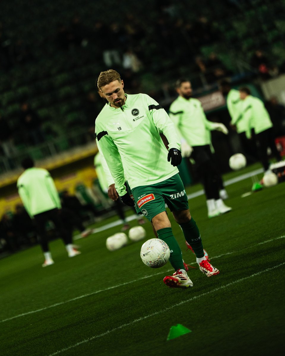 𝐆𝐔𝐓𝐄 𝐁𝐄𝐒𝐒𝐄𝐑𝐔𝐍𝐆 𝐃𝐀𝐒𝐂𝐇𝐈 😕💚
Lukas Daschner sprang gestern in einem Zweikampf die Kniescheibe im linken Knie heraus. Da ein operativer Eingriff notwendig ist, wird er uns mehrere Monate nicht zur Verfügung stehen. #FCSG #GrüewissImHerz