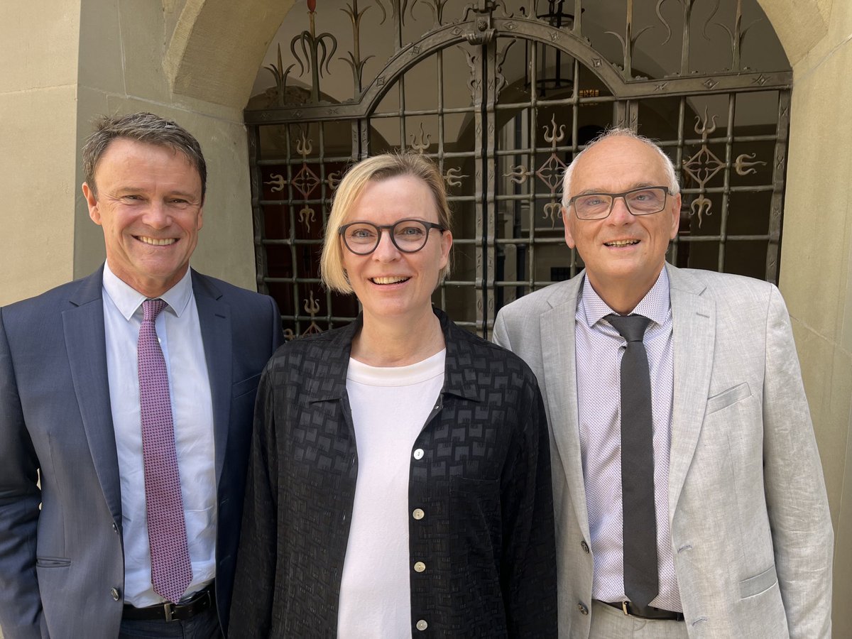 Astrid Bärtschi (@astridbaertschi) on Twitter photo Ich freue mich auf den gemeinsamen Wahlkampf mit meinen Kollegen <a href="/SicherheitBern/">Philippe Müller</a> <a href="/paschnegg/">Pierre Alain Schnegg</a>
#bürgerlichesTicket #wahlenBE2026
<a href="/DieMitte_BE/">Die Mitte Kanton Bern</a> <a href="/fdp_bern/">FDP.Die Liberalen BE</a> <a href="/bernstark/">SVP BErnstark</a> Ich freue mich auf den gemeinsamen Wahlkampf mit meinen Kollegen <a href="/SicherheitBern/">Philippe Müller</a> <a href="/paschnegg/">Pierre Alain Schnegg</a>
#bürgerlichesTicket #wahlenBE2026
<a href="/DieMitte_BE/">Die Mitte Kanton Bern</a> <a href="/fdp_bern/">FDP.Die Liberalen BE</a> <a href="/bernstark/">SVP BErnstark</a>
