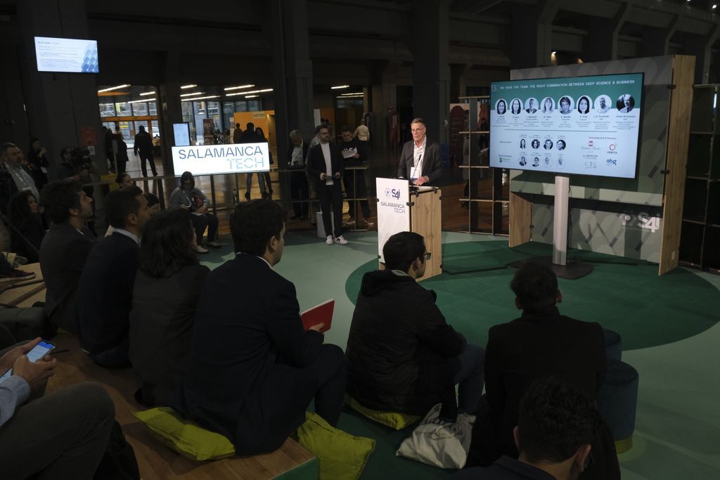 s4industry's tweet image. 🟢 The Green Stage at #S4i puts the spotlight on the world’s most disruptive deep science startups & spin-offs 🌍💡
Pitching to investors & industry, they lead the way in science-powered innovation 🚀
#GreenStage #DeepScience #Startups #TechTransfer #ScienceForIndustry
