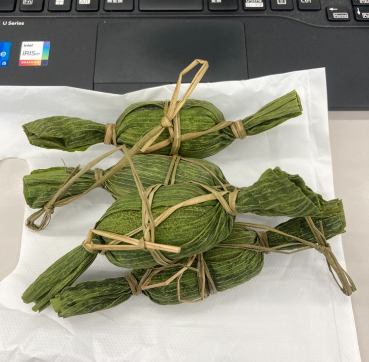 お疲れさまです🍵
晩ご飯前ですが、つぶあんのちまきを食べながらもう少し頑張ります✍️