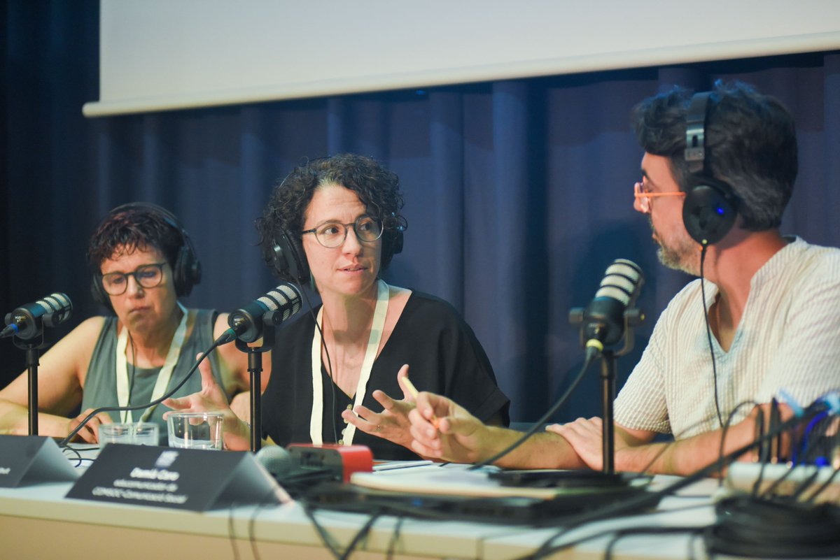 COMSOC - Comunicació Social (@comsoc_cat) on Twitter photo Us esteu plantejant fer ràdio o pòdcast a l'escola?
Està online el programa de ràdio que va presentar "La veu de la infància. Guia per dinamitzar experiències de #ràdioescolar" que va tenir lloc <a href="/audiovisualMAC/">Mercat Audiovisual de Catalunya</a> #Granollers
Accés lliure a programa i guia
ja.cat/UnidesEnLaFreq… Us esteu plantejant fer ràdio o pòdcast a l'escola?
Està online el programa de ràdio que va presentar "La veu de la infància. Guia per dinamitzar experiències de #ràdioescolar" que va tenir lloc <a href="/audiovisualMAC/">Mercat Audiovisual de Catalunya</a> #Granollers
Accés lliure a programa i guia
ja.cat/UnidesEnLaFreq…