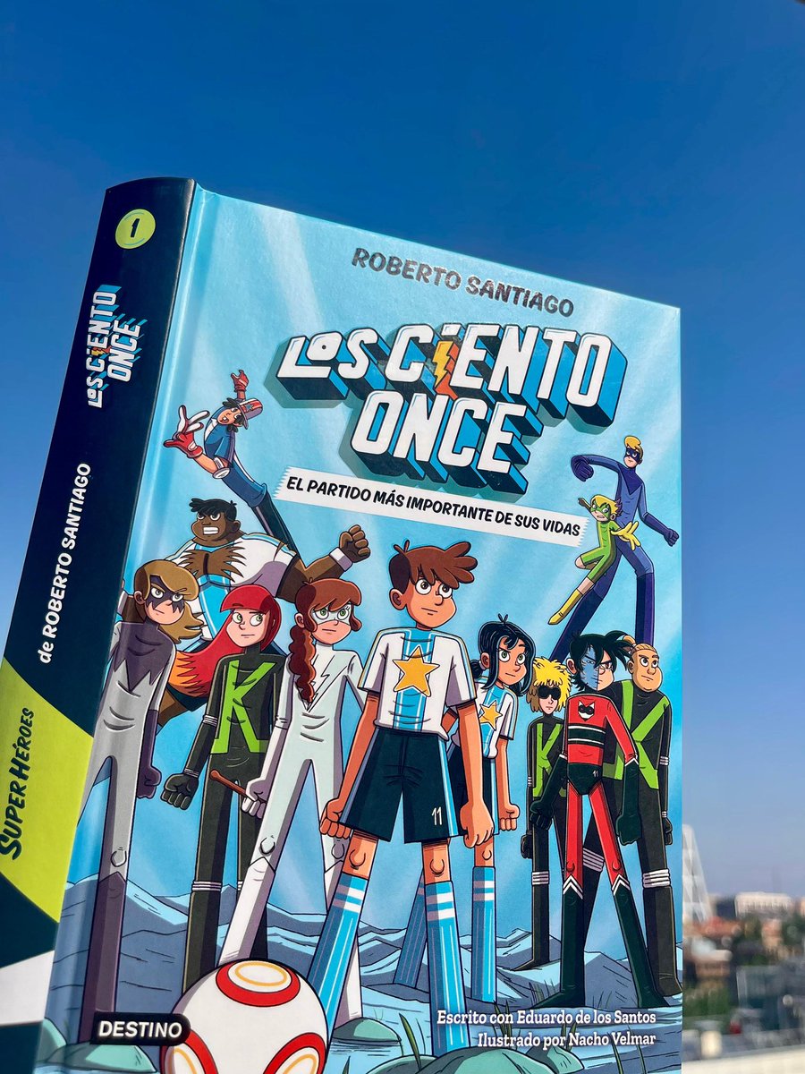 Robrto_santiago's tweet image. 🎉Ayyyyy, qué emoción. 
Hoy es el día. 
🦸🏻‍♀️🦸🏼‍♂️LOS CIENTO ONCE ya están en librerías. 
📘Y en tapa dura (perdón, es que me hace doble ilusión). 
#Aventuras #Fútbol #LIJ #EnTapaDuraMolaMás 
@Planetadelibros 
@Dos_Passos  
@Palmiramar  
@NachoVelmar