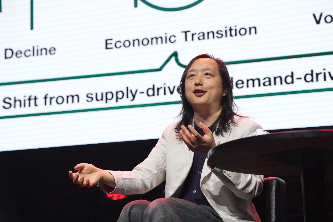 【Recap: SusHi Tech Tokyo 2025】
🤖 Shaping the Future of Society with Digital Public Goods and AI
In a nearly full house, the session “Transforming Society with Digital Public Goods and AI” sparked dynamic discussions on how AI can contribute to solving social issues and