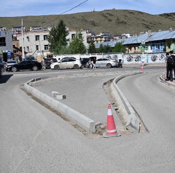 Ямар ч инженер, мэргэжлийн төлөвлөлтгүйн том нотолгоо нь энэ. Бөөн цүнхчин бактериуд төрд үүрлэчихэж дээ

Одоо буцаагаад нураана гэнэ дээ🤦🏻‍♂️😂😂😂