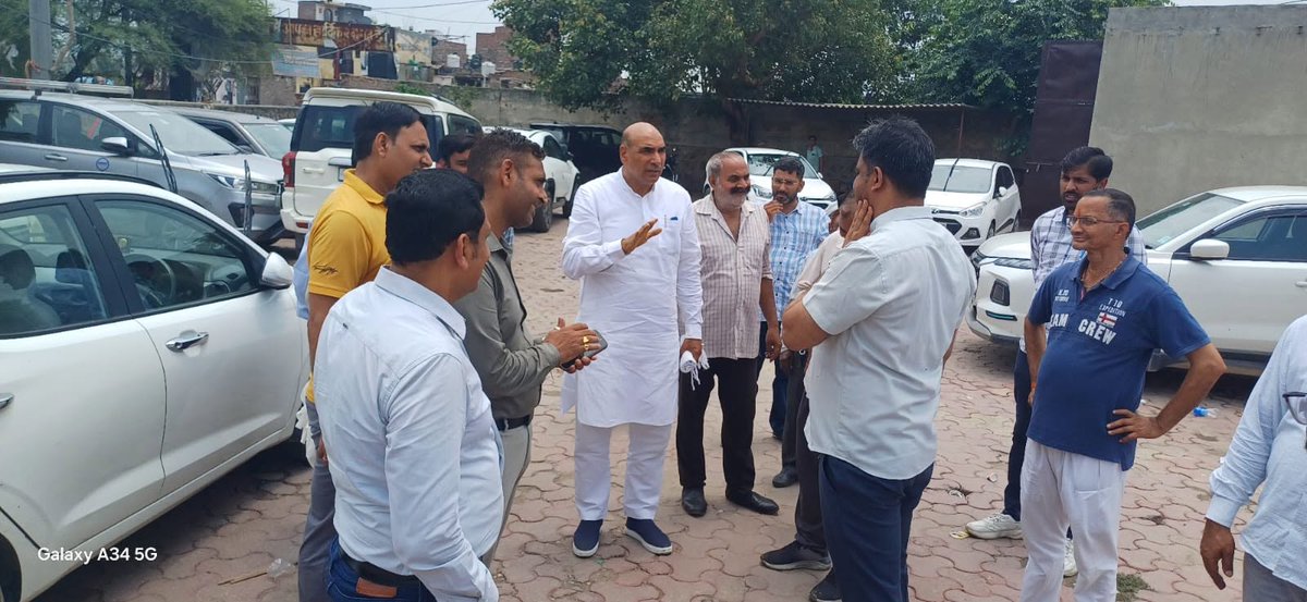 SPrakashBjpDel's tweet photo. कल अपनी विधानसभा तिमारपुर के गोपालपुर गांव में सिंचाई और बाढ़ नियंत्रण विभाग (Flood Department) के अधिकारियों के साथ मिलकर  औचक निरीक्षण किया और कई स्थानीय लोगो से मुद्दों पर चर्चा कर अधिकारियो को उनके तुरंत निवारण हेतु निर्देश दिए ।
#Timarpur #Gopalpur #FloodInspection #FloodPreparedness #Monsoon2025 #जनसेवा_सर्वोपरि

@narendramodi @JPNadda @PavanRanaRSS @gupta_rekha @Virend_Sachdeva @ManojTiwariMP
