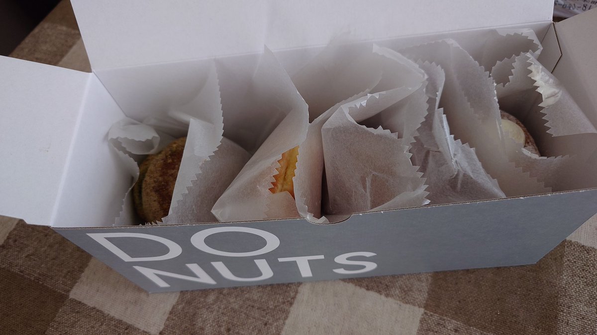 echo5600's tweet photo. 福島の��ーナツ屋さん
嫁が買って来ました
旨いやん👍
#STANDARDDONUTS https://t.co/N4AgzVYCrZ