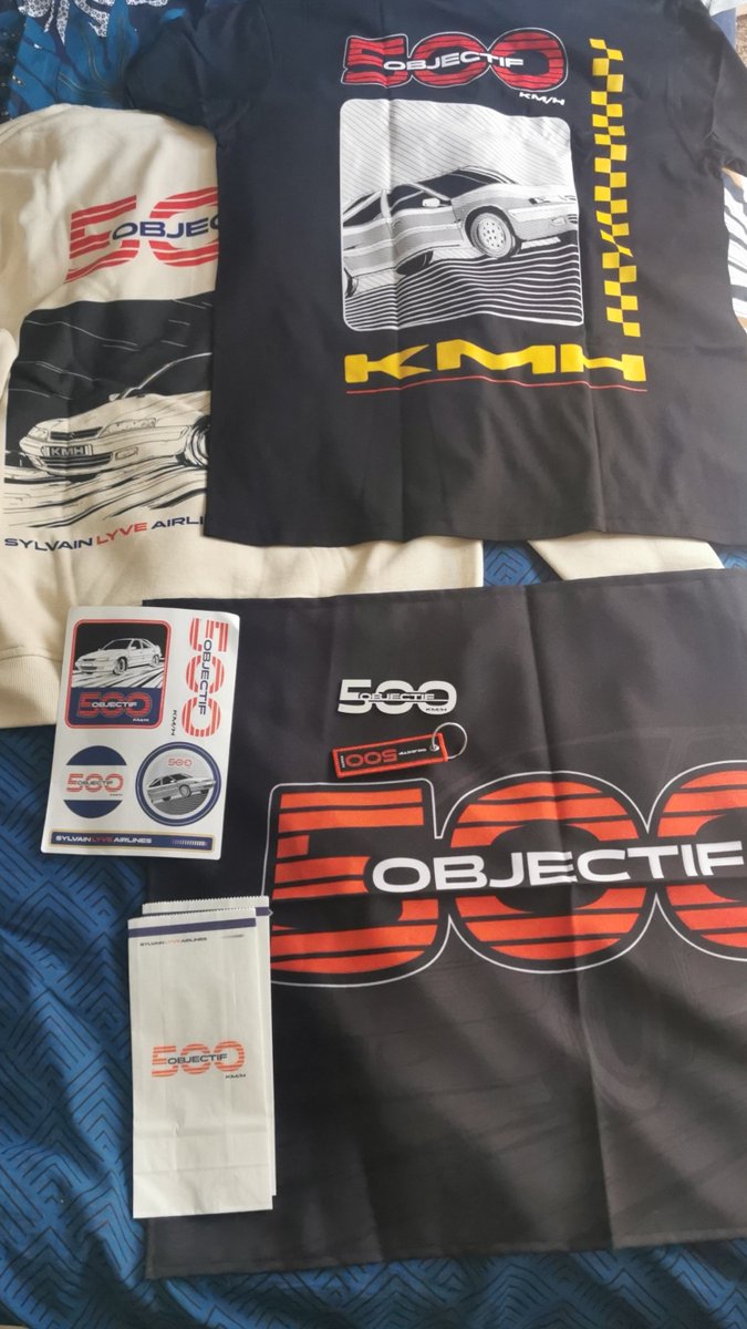 Ad_vdw's tweet photo. Reçu mon colis #objectif500 de @SylvainLyve la qualité est superbe je suis trop content, à par pour le metal voiture qui a l'aire bof (et si c'est un sticker de protection je n'arrive pas à l'enlever) sinon le reste est top https://t.co/IBlaQFMHcY