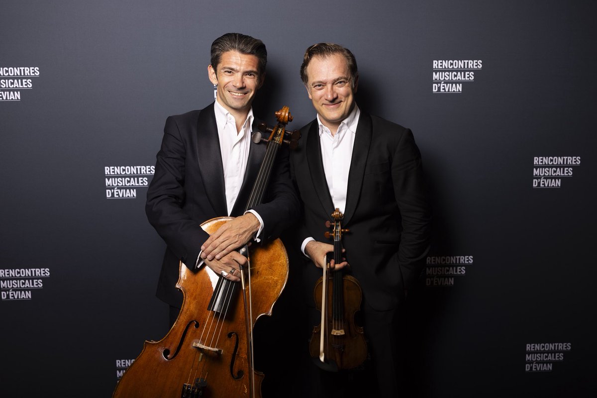 RCapucon's tweet image. Grande joie de rejouer le double concerto de Brahms avec mon frère @GautierCapucon après 10 années!
Toujours le même plaisir à partager la musique en famille!
Et avec un Orchestre de Chambre de Lausanne en grande forme!
@lagrangeaulac