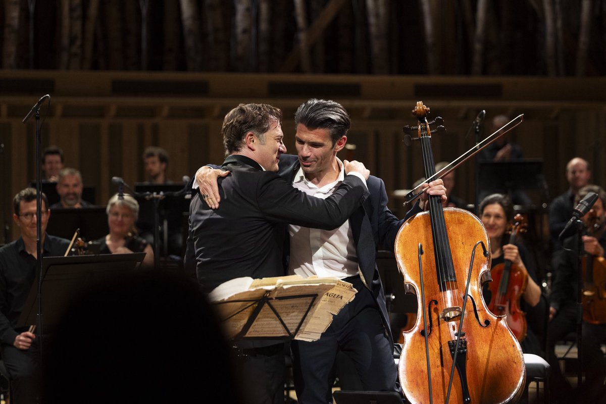 RCapucon's tweet image. Grande joie de rejouer le double concerto de Brahms avec mon frère @GautierCapucon après 10 années!
Toujours le même plaisir à partager la musique en famille!
Et avec un Orchestre de Chambre de Lausanne en grande forme!
@lagrangeaulac