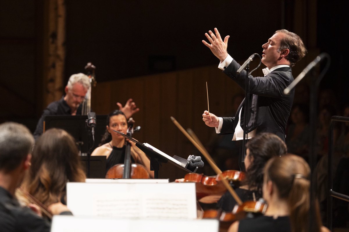 RCapucon's tweet image. Grande joie de rejouer le double concerto de Brahms avec mon frère @GautierCapucon après 10 années!
Toujours le même plaisir à partager la musique en famille!
Et avec un Orchestre de Chambre de Lausanne en grande forme!
@lagrangeaulac