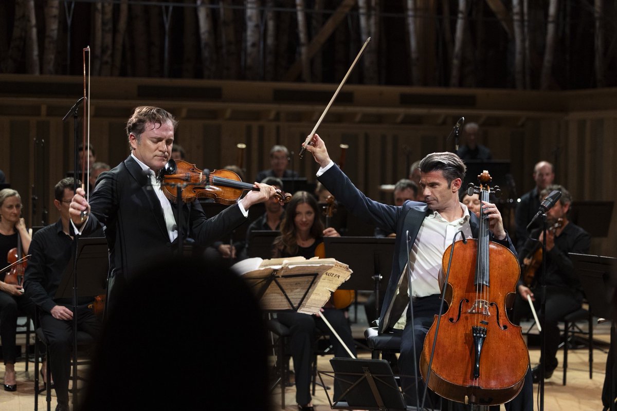 RCapucon's tweet image. Grande joie de rejouer le double concerto de Brahms avec mon frère @GautierCapucon après 10 années!
Toujours le même plaisir à partager la musique en famille!
Et avec un Orchestre de Chambre de Lausanne en grande forme!
@lagrangeaulac
