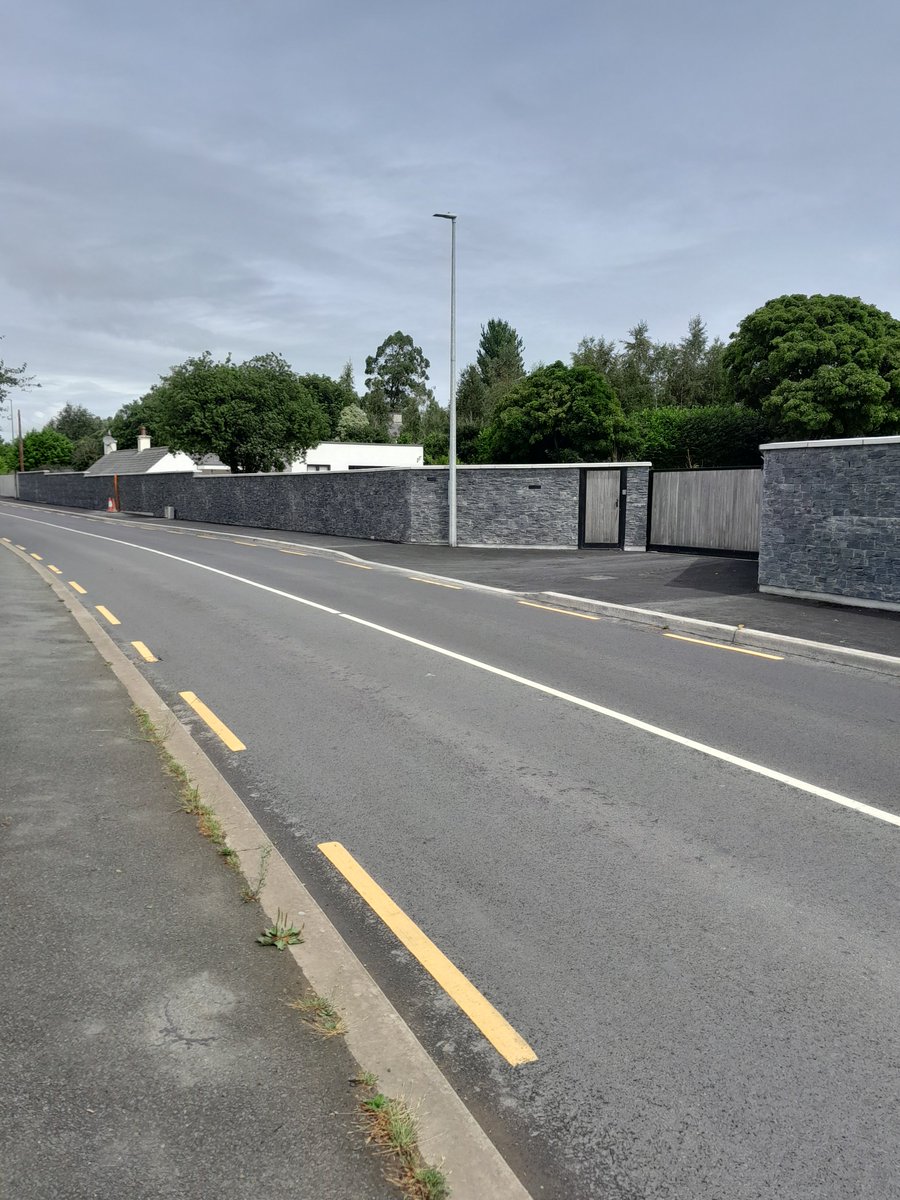 This is the new wall Wicklow Co Co built around the home of former FF Minister Stephen Donnelly in Kilcoole. This replaces the fence built by the OPW. It includes a new electric gate and groundwork a costing the tax payers €80,000. Donnelly lost his seat last November.
