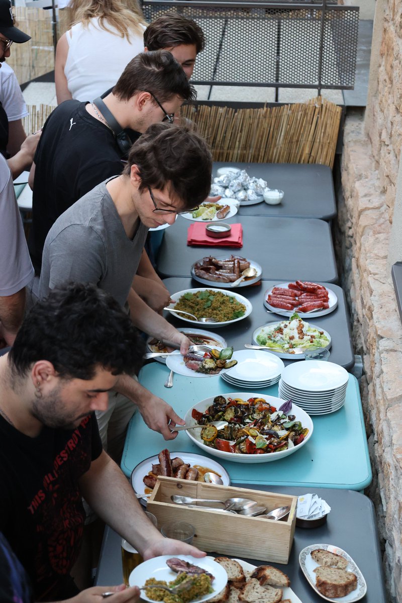 BBQ, sunshine &amp; good vibes with the team. 🔥☀️
The perfect recipe to kick off summer at Eden Games! 🌴🍹