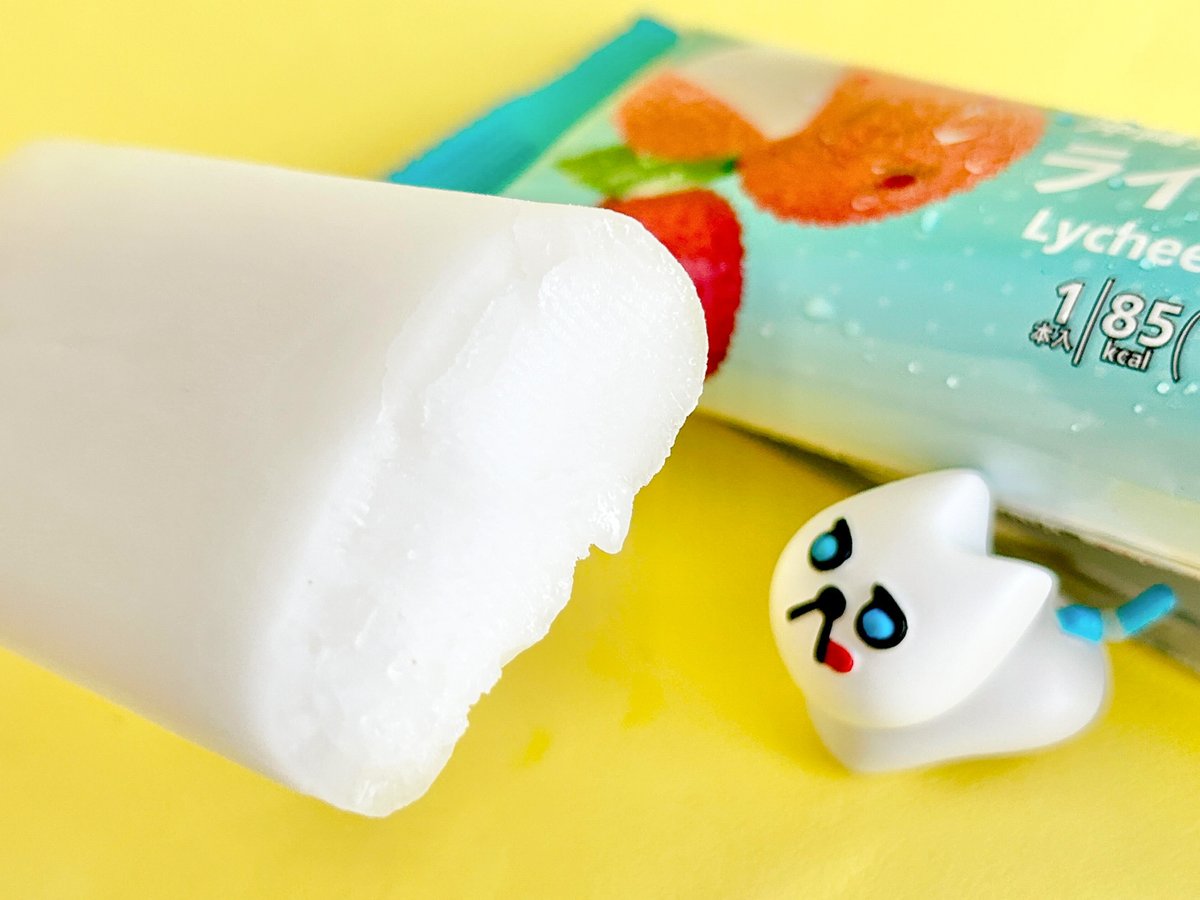 doorfumi2018's tweet image. 【食べたぜ】セブンの夏限定アイス「ライチバー」をハントしたぜ!
ライチの華やかな甘さに、ほんのり海塩のしょっぱさが効いてるぜ。こりゃ暑い日のクールダウンにぴったり。1本85kcalっていうのも最高なんだよな。
#オヤツハント