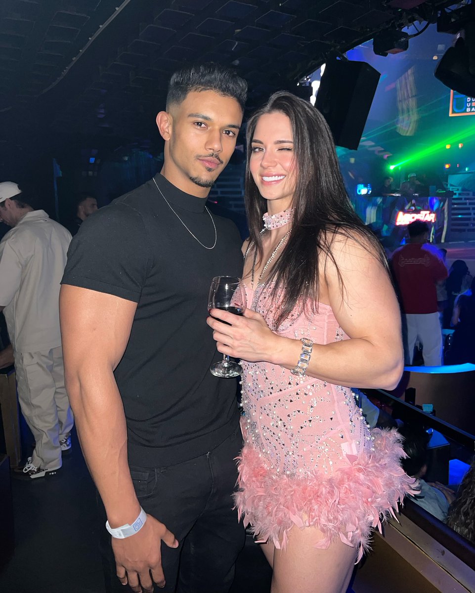 俄罗斯性感肌肉大妞：Vladislava Galagan；年纪轻轻就外出闯荡，曾经辗转于东欧地区，后来去了阿联酋的迪拜，目前已经扎根于此。

十多个小时之前，Vladislava Galagan在社媒官宣了她的恋情，她的男友名字叫：Mehdi Rehane，来自北非国家摩洛哥，目前定居于阿联酋的迪拜，也是一名健身教练，健身网红。