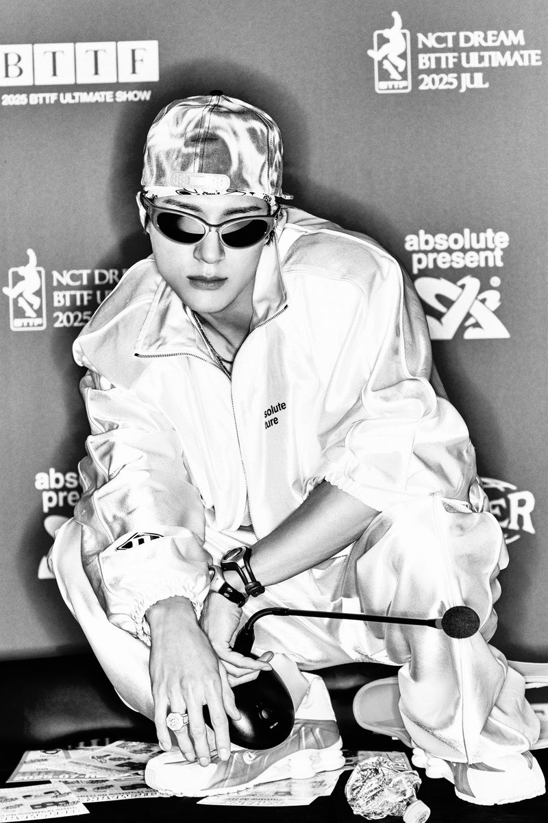 Twildight's tweet image. Supermodel? Oh, I’ll wear that title with pride.