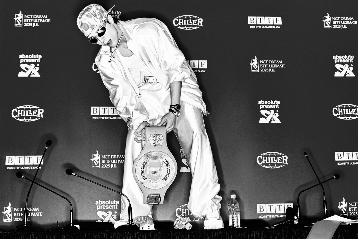 Twildight's tweet image. Supermodel? Oh, I’ll wear that title with pride.