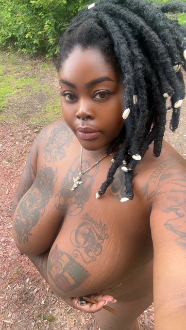 Watch Miss Raquel 🪷📿's leaked NSFW photo on TwXstars